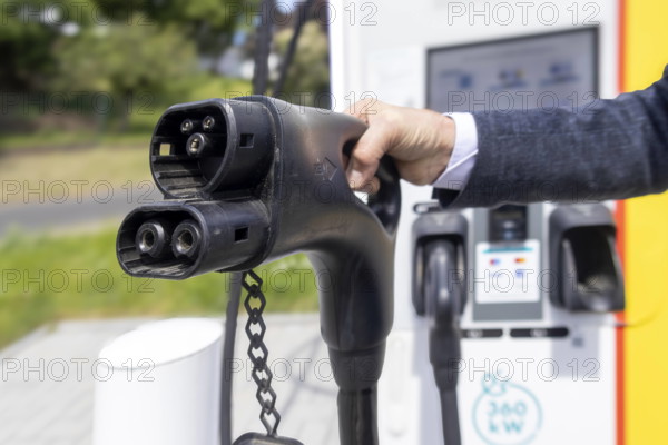 Symbolbild: Strom-Tankstelle für Elektroautos