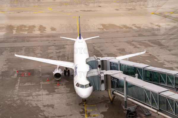 Munich, Bavaria, Germany - February 28, 2025: A Lufthansa Airbus A321 stands at Gate 214 with the passenger boarding bri