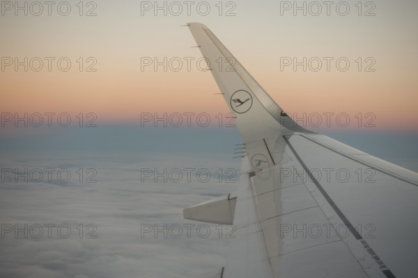 Anflug mit einem Airbus A320 der Deutschen Lufthansa auf den Flughafen BER Berlin-Brandenburg Willy Brandt. Foto: Volker