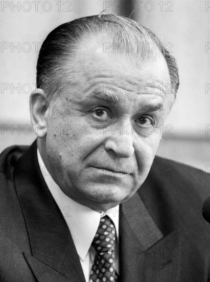 Ion ILIESCU , Praesident von Rumaenien , Juni 1996 Ion ILIESCU , President of Romania , June 1996 *** Ion ILIESCU , Pres