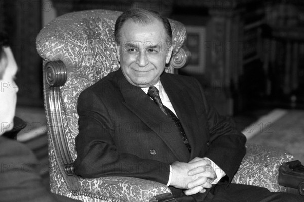 Bildnummer: 53958165 Datum: 12.04.1996 Copyright: imago/sepp spiegl
Staatspräsident Ion Iliescu (Rumänien) in Bukarest, Personen; 1996 sw Politik; , quer, Kbneg, Einzelbild, , People
Bildnummer 53958165 Date 12 04 1996 Copyright Imago Sepp Spiegl State President Ion Iliescu Romania in Bucharest People 1996 black and white politics horizontal Kbneg Single Celebrities