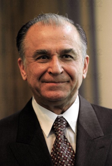 Bildnummer: 52084896 Datum: 26.06.1996 Copyright: imago/Jürgen Eis
Ion Iliescu (ROM/Staatspräsident), Personen , optimistisch; 1997, Bonn, Politik, Politiker, Präsident, , ,; , hoch, Kbdia, Porträt, , , Deutschland, Randbild, People