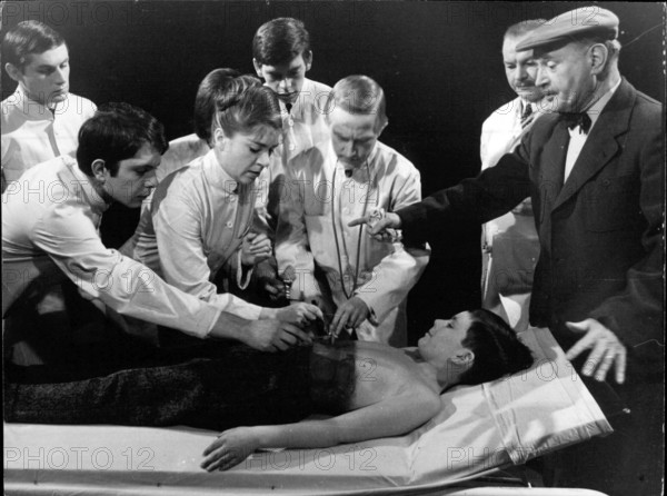 Der eiserne Henry (1968) Der eiserne Henry (1968) - Der Vater hat seinen Sohn zur Untersuchung zum Arzt gebracht. Die er