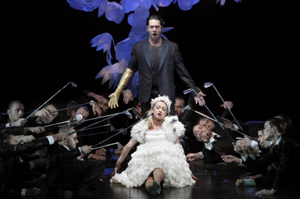 Bildnummer: 54537809 Datum: 13.10.2010 Copyright: imago/DRAMA-Berlin.de
Deutsche Oper Berlin - DON GIOVANNI - Szene (Probe) mit Martina Welschenbach (als Zerlina), Ildebrando D Arcangelo (als Don Giovanni) und Ensemble. Kultur People Theater Oper Musik Aktion kbdig xsp 2010 quer Highlight premiumd Deutsche Oper Berlin
Bildnummer 54537809 Date 13 10 2010 Copyright Imago Drama Berlin de German Opera Berlin Don Giovanni Scene Sample with Martina Welsch Bach as Zerlina Ildebrando D Arcangelo as Don Giovanni and Ensemble Culture Celebrities Theatre Opera Music Action shot Kbdig xsp 2010 horizontal Highlight premiumd German Opera Berlin
