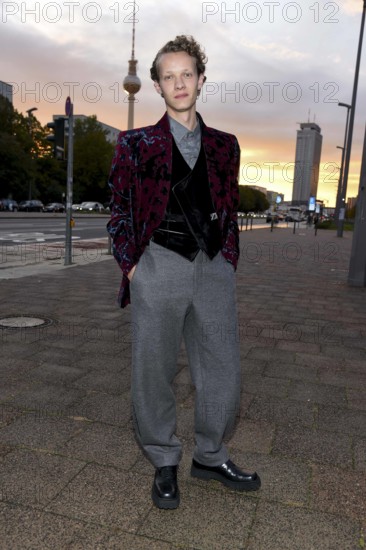 Felix Kammerer bei der Premiere vom neuen Netflix-Film Im Westen Nichts Neues am 27. September 2022 im Kino International in Berlin. Berlin Deutschland *** Felix Kammerer at the Premiere from New NETFLIX Film at West Nothing New on 27 September 2022 at Cinema International in Berlin Berlin Germany