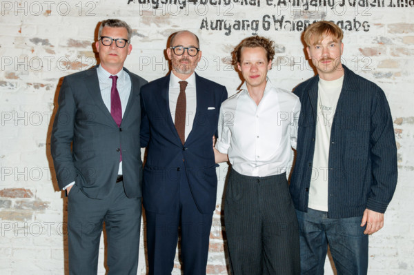 Nominiertenabend des Deutschen Filmpreises Lola 2023 Malte Grunert, Edward Berger, Felix Kammerer und Albrecht Schuch be