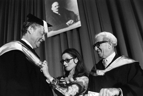 Axel Caesar SPRINGER li Deutschland Verleger erhält von MEYER W WEISGAL r am Weizmann Inst