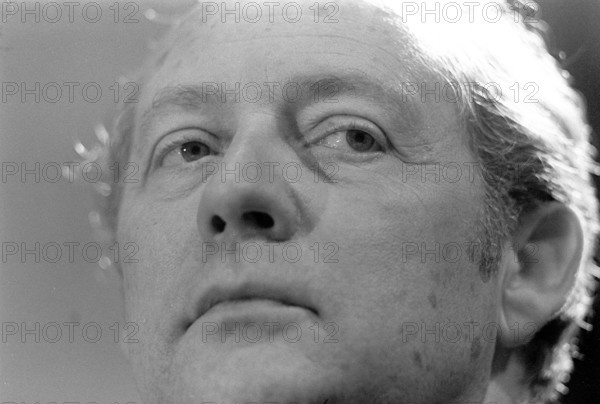 Bildnummer: 50645951 Datum: 15.01.1975 Copyright: imago/Sven Simon
Verleger Axel Springer (GER/Axel Springer AG) , Personen; 1975, Hamburg, sw, himself, Unternehmer, Gründer, Verlag, Verlage, Verlagsgründer , Unternehmensführung, Zeitschriften, Zeitschriftenverlag, Zeitschriftenverlage, Zeitungen, Zeitungsverlag, Zeitungsverlage; , quer, Kbneg, Porträt, Medienunternehmen, Wirtschaft, Deutschland, Randbild, People himself Cäsar C; Aufnahmedatum geschätzt
50645951 Date 15 01 1975 Copyright Imago Sven Simon Publishers Axel Springer ger Axel Springer AG People 1975 Hamburg black and white himself Entrepreneurs Founder Verlag Publishers Publisher\u0026#39;s founder management Magazines Magazine publisher Magazine publishers Newspapers Newspaper publisher Newspaper publishers horizontal Kbneg Portrait Media companies Economy Germany Edge image Celebrities himself Caesar C date estimated