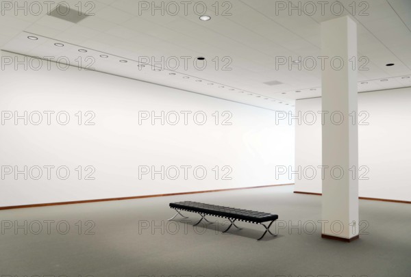 05.06.2021, Berlin - Deutschland. Die Neue Nationalgalerie ist vorab für ein paar Tage ohne Ausstellung geöffnet. Unten