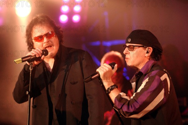 Sänger Zucchero (li., ITA) und Klaus Meine (GER/Frontman der Scorpions) anlässlich einer UNESCO-Gala in Neuss