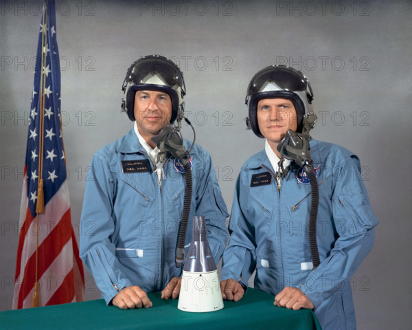 S65-41825 (1 July 1965) --- Astronauts Frank Borman (right), command pilot, and James A. Lovell Jr., pilot, are the prim