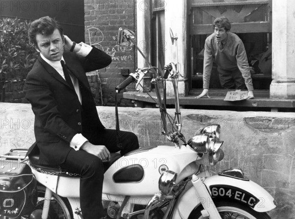 Bildnummer: 54332572  Datum: 14.04.1964  Copyright: imago/United Archives
KPA50716.jpg DER GEWISSE KNIFF / The Knack GB 1964 / Richard Lester Szene mit RAY BROOKS (Tolen) und MICHAEL CRAWFORD (Colin). Box People Entertainment quer Film Fernsehen Komödie

Bildnummer 54332572 Date 14 04 1964 Copyright Imago United Archives KPA50716 JPG the certain  The Knack GB 1964 Richard Lester Scene with Ray Brooks  and Michael Crawford Colin Box Celebrities Entertainment horizontal Film Television Comedy