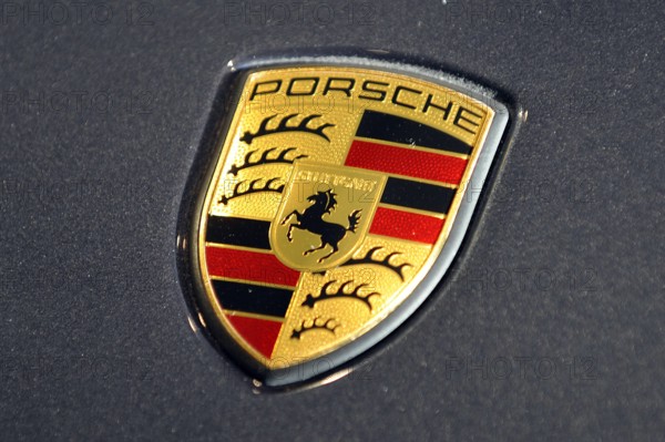 Bildnummer: 53626678  Datum: 25.11.2009  Copyright: imago/Sven Simon
Porsche Logo, Wappen, Signe Bilanzpressekonferenz Porsche Automobil Holding SE am 25.11.2009. Wirtschaft Objekte Porsche kbdig xdp 2009 quer Wirtschaft Economy Automobilindustrie Automobile, Porsche SE, o0 Freisteller

Bildnummer 53626678 Date 25 11 2009 Copyright Imago Sven Simon Porsche emblem Coat of arms Signe press briefing on annual results Porsche Automobile Holding SE at 25 11 2009 Economy Objects Porsche Kbdig XDP 2009 horizontal Economy Economy car industry Automobiles Porsche SE o0 cut out