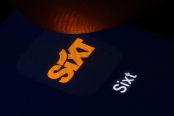 Symbolfoto: Das Logo von sixt wird auf einem Smartphone angezeigt. Berlin, 27.02.2019. Berlin Deutschland *** Symbol ph