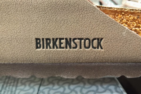 Birkenstock ist ein börsennotierter deutscher Schuhhersteller mit operativem Sitz in Linz am Rhein. Mit der gleichnamige
