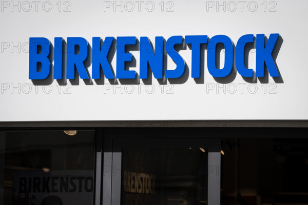 Symbolbild Firmenlogo des Schuhherstellers Birkenstock Symbolfoto Lgoo des Herstellers der weltberuehmten Sandalen Birke