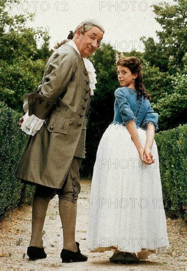 Philippe Noiret, Eva Grieco Die nach einem Kindheitserlebnis verstummte Marianna Ucria (Eva Grieco) mit Herzog Signoret