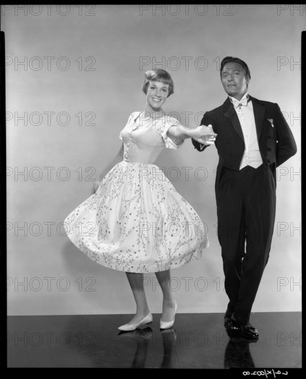 The Sound of Music (1965) - filmstill The Sound of Music (1965) Promo shot of Christopher Plummer & Julie Andrews - - -