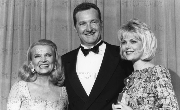 Gena Rowlands, Randy Quaid, Ann Jillian at the 46th Annual Golden Globe Awards, 1989 Hollywood CA USA PUBLICATIONxINxGE