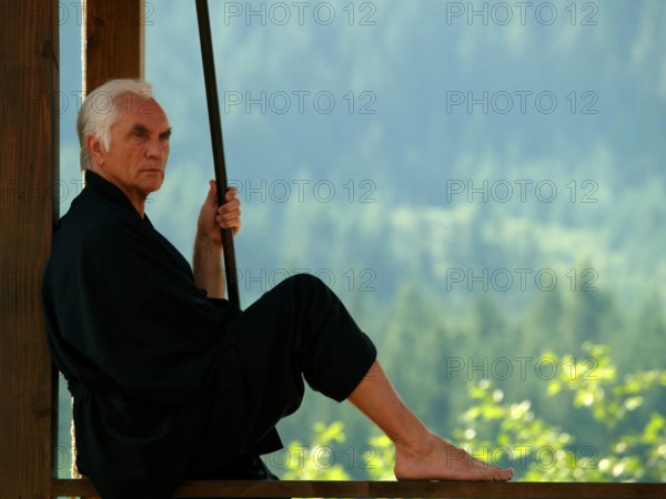 Bildnummer: 54353647  Datum: 14.04.2005  Copyright: imago/United Archives
KPA69509.jpg ELEKTRA USA 2005 Rob Bowman Stick (TERENCE STAMP) rights=ED People Entertainment quer Film Fernsehen Kino Actionfilm

Bildnummer 54353647 Date 14 04 2005 Copyright Imago United Archives KPA69509 JPG Elektra USA 2005 Rob Bowman Stick Terence Stamp  Celebrities Entertainment horizontal Film Television Cinema Action film