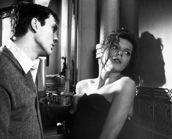 Bildnummer: 54331764  Datum: 14.04.1965  Copyright: imago/United Archives
KPA49659.jpg DER FÄNGER / The Collector USA 1965 / William Wyler Szene mit Freddie Clegg (TERENCE STAMP) und Miranda Grey (SAMANTHA EGGAR). Box People Entertainment quadrat Film Fernsehen Thriller

Bildnummer 54331764 Date 14 04 1965 Copyright Imago United Archives KPA49659 JPG the Catcher The Collector USA 1965 William Wyler Scene with Freddie Clegg Terence Stamp and Miranda Grey Samantha EGGAR Box Celebrities Entertainment Square Film Television Thriller