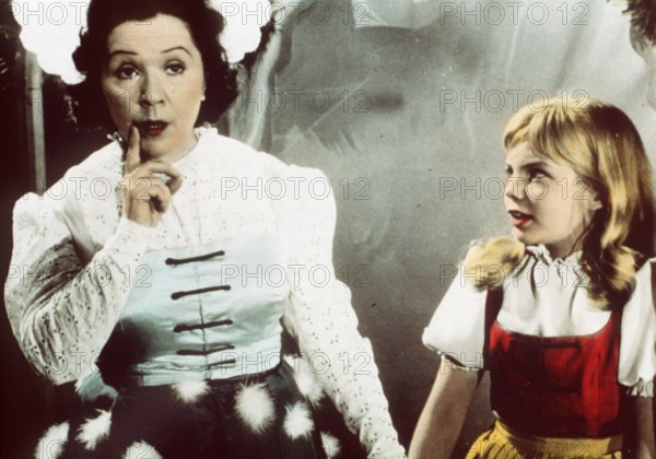 Die Geschichte von Frau Holle die nicht nur Wetter und Jahreszeiten sondern auch die Geschicke gel