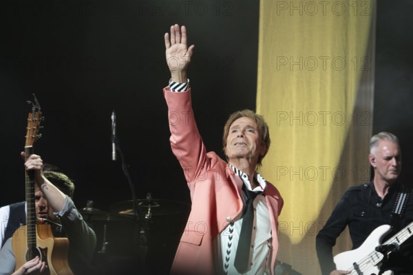 Saenger Cliff Richard am 01 07 19 beim Open Air Konzert der Diamond Encore Tour im Hof des englisch