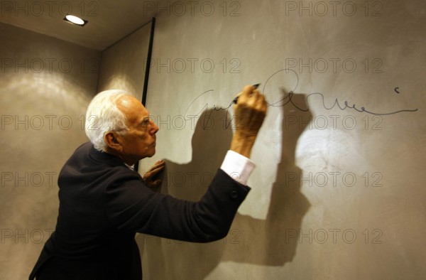 Oct. 27 at the center line of the GUM-led designer and founder of the house of Giorgio Armani s collection was screened