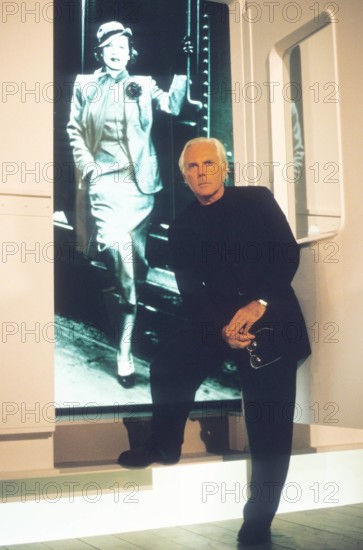 Bildnummer: 56813872 Datum: 01.04.1995 Copyright: imago/teutopress
Giorgio Armani 04/95 bm Design Mode Italien Mann seriös Anzug schwarz weißhaarig hoch ganz stehend aufstützend Poster Shooting People x0x xkg 1995 hoch
56813872 Date 01 04 1995 Copyright Imago Giorgio Armani 04 95 BM Design Fashion Italy Man seriously Suit Black weißhaarig vertical whole standing aufstützend Poster Shooting Celebrities x0x xkg 1995 vertical