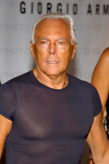 Bildnummer: 50291937 Datum: 09.09.2003 Copyright: imago/Rideaux-PicturePerfect
Modedesigner Giorgio Armani (ITA) anlässlich seiner Ehrung mit dem -Rodeo Drive Walk of Style- Award in Hollywood, Personen; 2003, Los Angeles, LA, L A,, Mode-Designer; , hoch, Kbdig, Einzelbild, close, Vereinigte Staaten von Amerika, Randbild, People / Pressetermin, Modemacher, Modeschöpfer o0 himself
