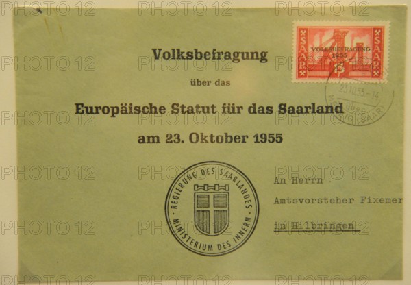Eine Ausstellung in der Sparkasse Saarbrücken ist am Mittwoch 14 10 2015 dem Saar Referendum von 1