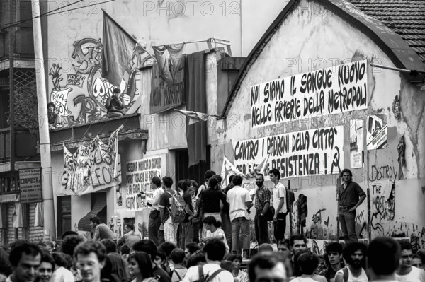 Demonstration in defence of the Leoncavallo Social Centre