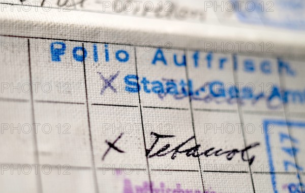Berlin. 13 FEB 2017. Detail: Impfbuch gemäß Paragraf 16 Bundesseuchengesetz. Polio Auffrischung. Tetanol. Tetanus. Schu