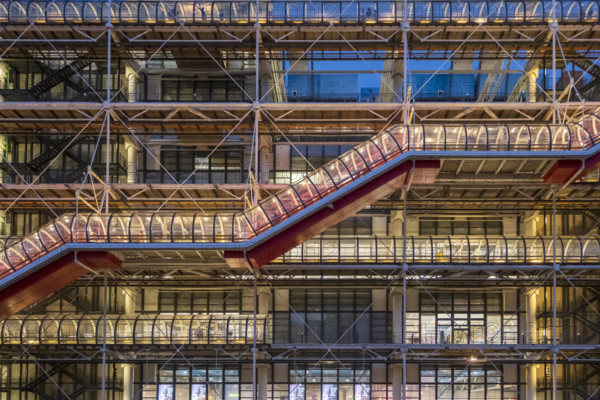 Das Centre national d art et de culture Georges-Pompidou ist ein staatliches Kunst- und Kulturzentrum im 4. Arrondisseme