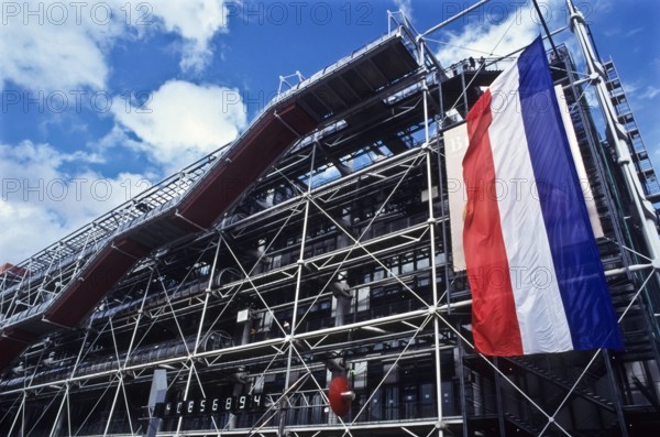 Paris, Centre national d art et de culture Georges Pompidou, Renzo Piano, Richard Rogers 1977 *** Paris, Centre nationa