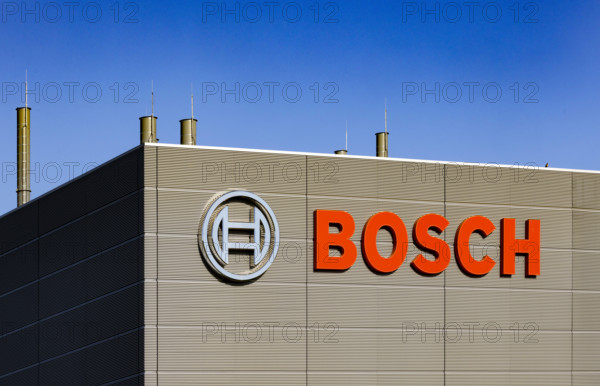 30.04.2024, Deutschland, Sachsen, Dresden, auf dem Foto das Firmenlogo an der Robert Bosch Semiconductor Manufacturing D