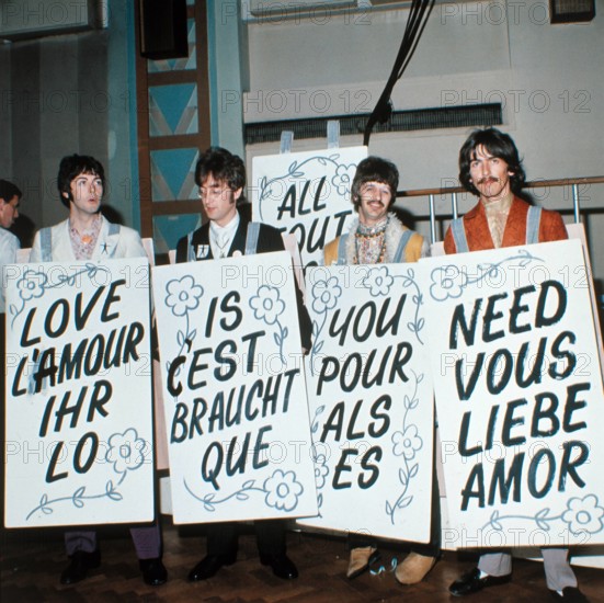 THE BEATLES Paul McCartney John Lennon Ringo Starr George Harrison präsentieren den Song Al