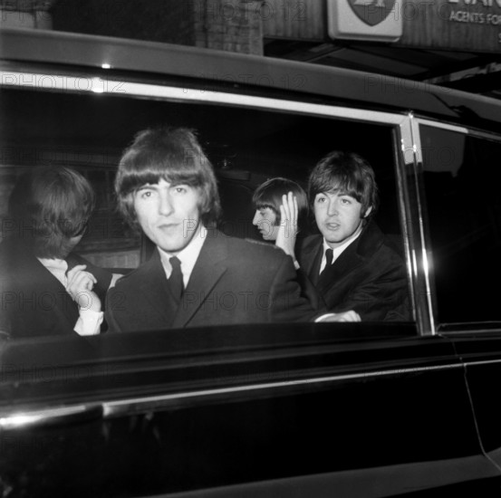 Bildnummer: 55886964 Datum: 26.10.1965 Copyright: imago/United Archives
The Beatles on their way to Buckingham Palace to collect their MBE s from the Queen 26th October 1965 Mono Negative !AUFNAHMEDATUM GESCHÄTZT! kbdig 1965 quadrat 20th Century sixties George Harrison honours John Lennon Member of the British Empire Paul McCartney Ringo Starr o0 Mc Cartney
55886964 Date 26 10 1965 Copyright Imago United Archives The Beatles ON their Way to Buckingham Palace to Collect their MBE S from The Queen 26th October 1965 Mono Negative date estimated Kbdig 1965 Square 20th Century Sixties George Harrison Honors John Lennon member of The British Empire Paul McCartney Ringo rigid o0 Mc Cartney