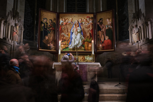 Der umstrittene Cranach-Triegel-Altar ist wieder im Naumburger Dom zu sehen (Foto vom 02.12.2023). Die Rueckkehr des Kun