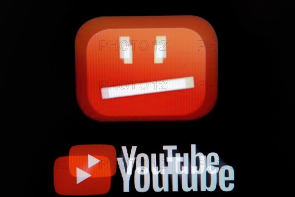 Symbolfoto zum Thema Uploadfilter Ein icon von youtube fuer geblockte Inhalte ist auf einem Bildsc