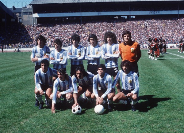 Diego Maradona left Argentina team line up Mannschaftsbild Totale Scotland v Argentina @ Hampden P