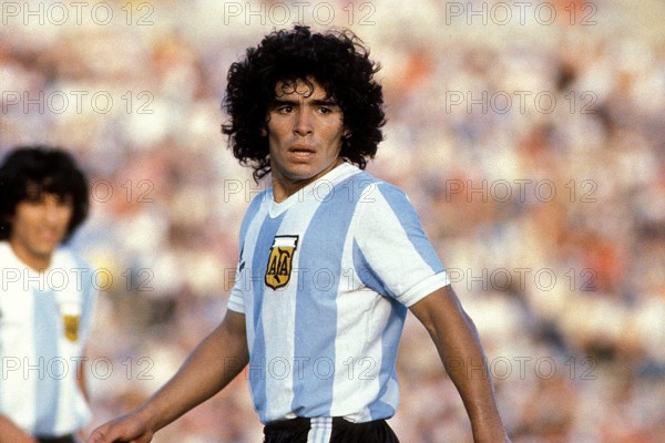 Diego Armando Maradona Argentina football international match men Copa d Oro 1981, international match, national team, national team, national jersey single picture Estadio Centenario Montevideo, Oro