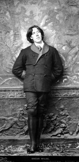 Bildnummer: 55852991  Datum: 01.01.1854  Copyright: imago/United Archives
Oscar Wilde. Oscar Fingal O Flahertie Wills Wilde (1854-1900) was an Anglo-Irish playwright, novelist, poet and short story writer. The Genius of Shaw page 30. Local Caption Mono Print !AUFNAHMEDATUM GESCHÄTZT! kbdig 2011 hoch Irish Playwright Male Man Men Portrait White Literature Drama Literary arts Clothes Clothing Fashion Posed Prominent persons Adult Books Writer Author Dramatist Great Britain British United Kingdom Full length studio portraits Oscar Wilde Gay man Sexual preference Poet Hairstyles Long hair Jacket 19th century Nineteenth century Novelist Short stories Short story writer Victorian Wit Homosexual European Leaning 

Bildnummer 55852991 Date 01 01 1854 Copyright Imago United Archives Oscar wild Oscar Fingal O  Wills wild 1854 1900 what to Anglo Irish   Poet and Short Story Writer The Genius of Shaw Page 30 Local Caption Mono Print date estimated Kbdig 2011 vertical Irish  Male Man Men Portrai...