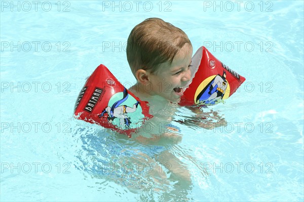 AMUSEMENT A LA PISCINE-THAILANDE