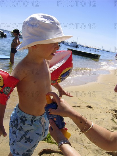 AMUSEMENT A LA PLAGE-FRANCE