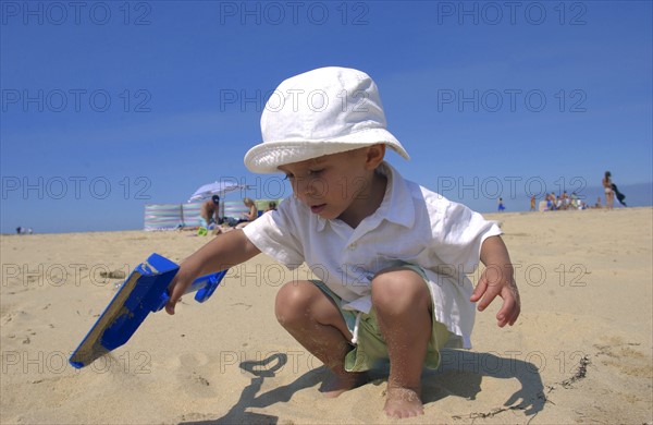 AMUSEMENT A LA PLAGE-FRANCE