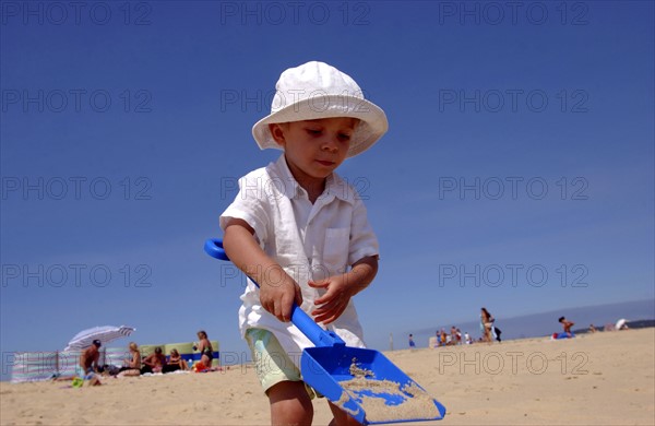 AMUSEMENT A LA PLAGE-FRANCE