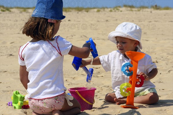 AMUSEMENT A LA PLAGE-FRANCE