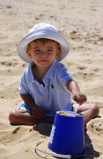 AMUSEMENT A LA PLAGE-FRANCE