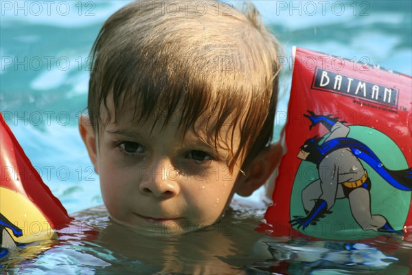 AMUSEMENT A LA PISCINE-THAILANDE